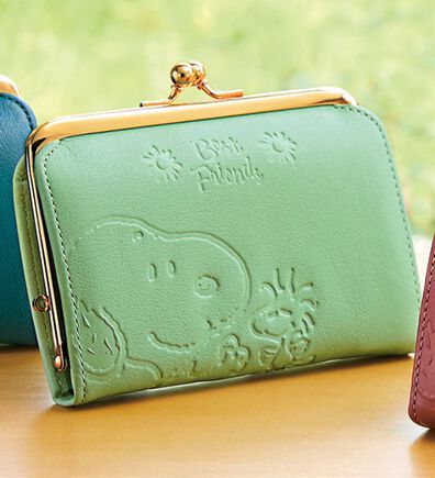 BELLUNA（ベルーナ）の「＜スヌーピー＞牛革がま口ミドル財布（財布・パスケース）」