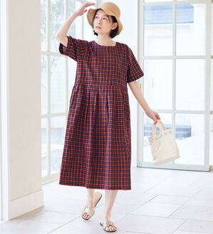 Viola e Viola（ヴィオラ エ ヴィオラ）の「ゆるっとタック切替デザインワンピース（その他ワンピース）」｜レッドチェック