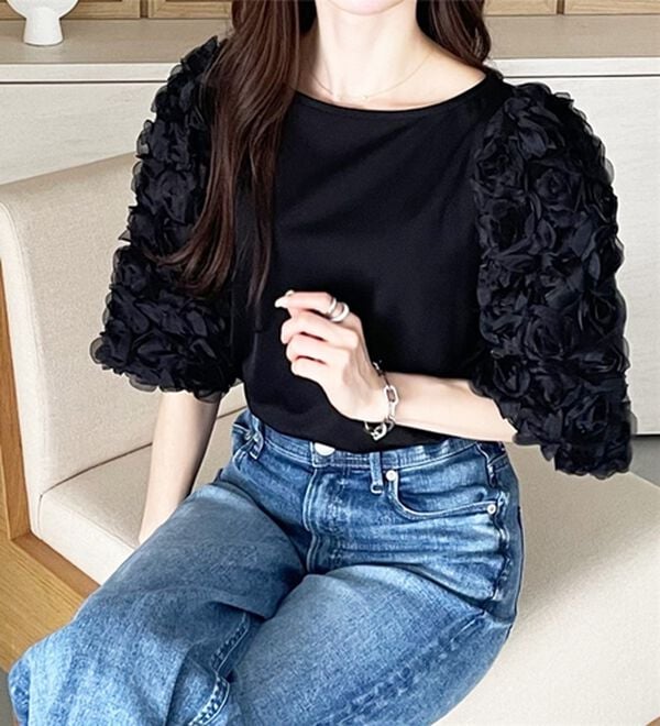 GeeRA（ジーラ）の「【YOUING.】フラワーモチーフ半袖トップス（カットソー）」｜詳細画像