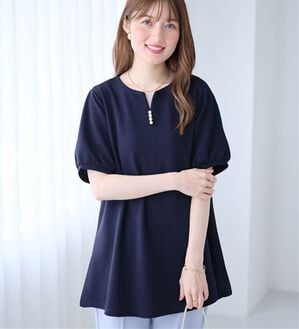 alotta（アロッタ）の「柔らかエンボス素材パール調ボタンチュニック（チュニック）」｜ネイビー