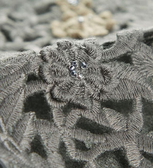 BELLUNA（ベルーナ）の「カットワーク刺しゅうデザインチュニック（チュニック）」｜詳細画像