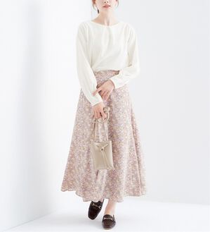 alotta（アロッタ）の「袖パール調ボタン付きタックブラウス（ブラウス）」｜オフホワイト