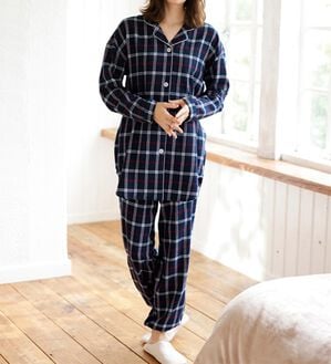 LAVIENNE（ラヴィエンヌ）の「綿１００％ふんわり暖か微起毛パジャマ（パジャマ・ルームウェア）」｜ネイビーチェック