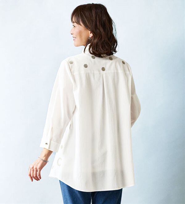 BELLUNA（ベルーナ）の「綿１００％水玉刺しゅうシャンブレーシャツチュニック（チュニック）」｜詳細画像