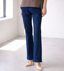 BELLUNA（ベルーナ）の「細見せ！セミフレアーデニムパンツ（フルレングスパンツ）」