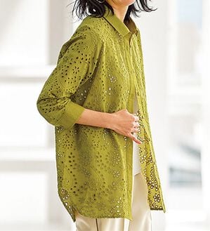 BELLUNA（ベルーナ）の「花柄レース刺しゅうシャツチュニック（チュニック）」｜イエロー