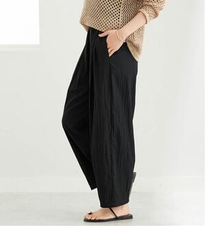 BELLUNA（ベルーナ）の「ビンテージ調タックワイドパンツ（ワイドパンツ・ガウチョ）」｜黒