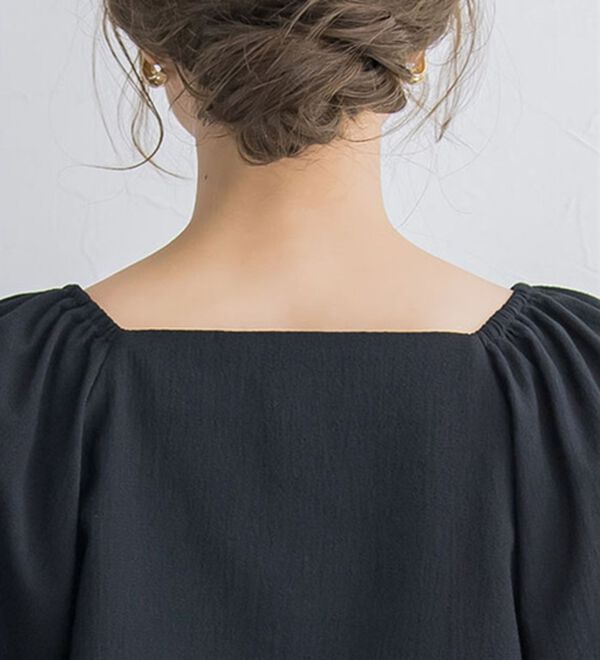 Pierrot（ピエロ）の「スクエアネックボリュームブラウス（ブラウス）」｜詳細画像