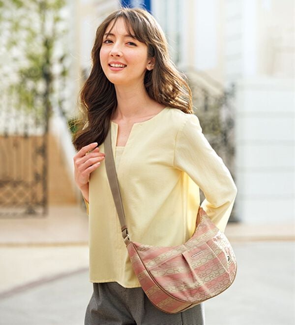 BELLUNA（ベルーナ）の「＜クロコダイル＞ジャカード織ムーンバッグ（ショルダーバッグ）」｜詳細画像