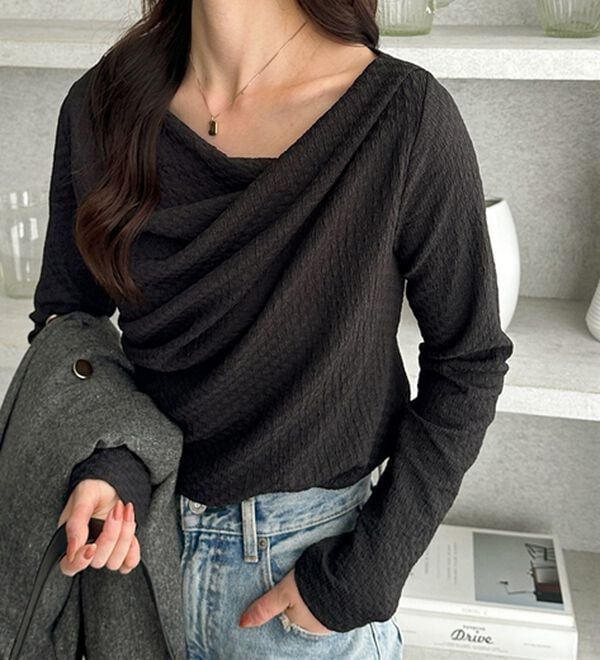 GeeRA（ジーラ）の「ジャガード素材ドレープカットソー（カットソー）」｜詳細画像