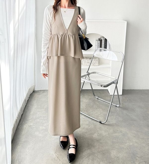 GeeRA（ジーラ）の「【再入荷】楽ちん！ペプラムジャンパースカート（ジャンパースカート）」｜詳細画像