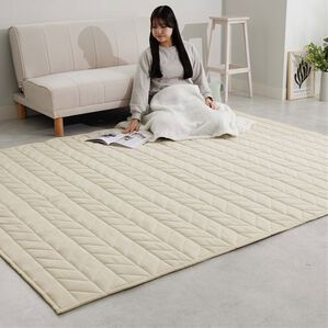 iellio（イエリオ）の「ふわふわ感触！はっ水ふっくらキルトラグ＜裏面滑り止め加工付・洗濯機で洗える・麻風・オールシーズン・おしゃれ＞（ラグ）」｜ベージュ