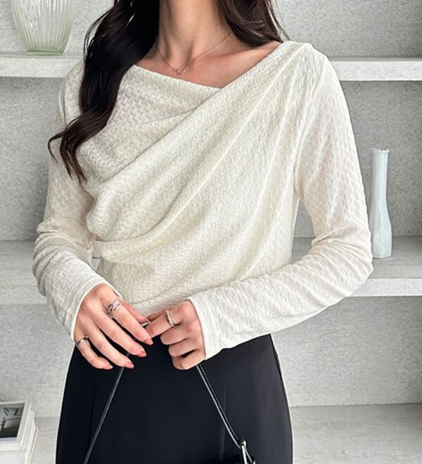 GeeRA（ジーラ）の「ジャガード素材ドレープカットソー（カットソー）」｜詳細画像