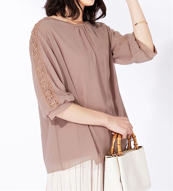 BELLUNA（ベルーナ）の「花柄レースシフォン重ねプルオーバー（カットソー）」｜詳細画像