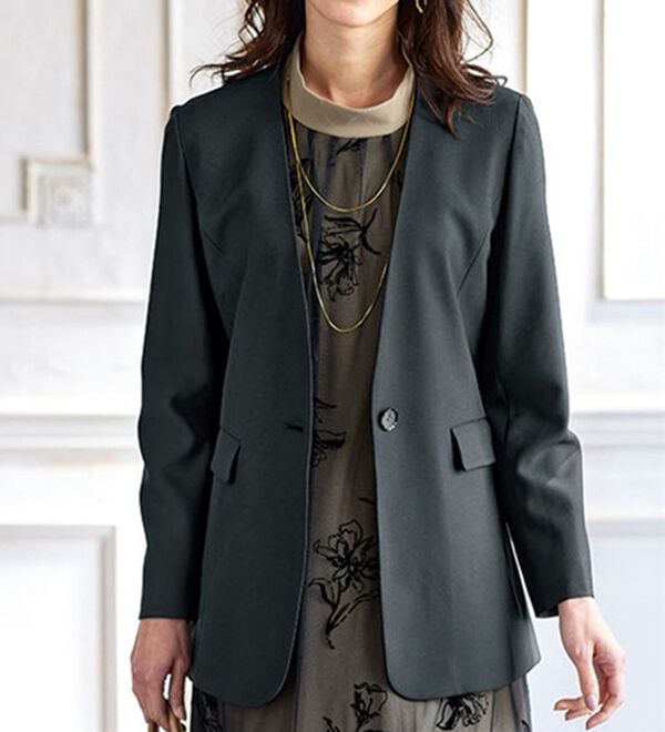 BELLUNA（ベルーナ）の「＜楽スタフィット＞ノーカラージャケット（ノーカラージャケット）」｜黒