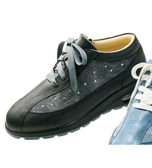 BELLUNA（ベルーナ）の「５Ｅ厚底スタッズ使いスニーカー（スニーカー）」｜黒