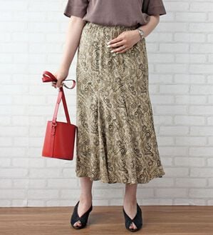 BELLUNA（ベルーナ）の「裾切替デザインフレアースカート（ひざ丈スカート）」｜ペイズリー柄