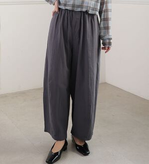 A HAPPY MARILYN（アハッピーマリリン）の「【Ｌ～８Ｌ】綿１００％ さらっと優しいコットン バレルレッグパンツ カーブパンツ 選べる２丈（ワイドパンツ・ガウチョ）」｜チャコール