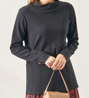 BELLUNA（ベルーナ）の「吸湿発熱ハイネックプルオーバー（カットソー）」｜黒