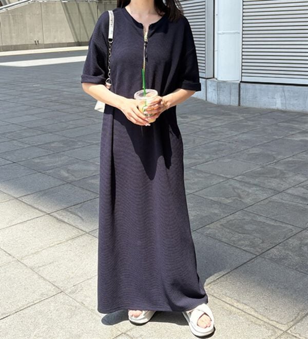 GeeRA（ジーラ）の「【ひんやり/着痩せ】ハーフジップ大人Ｔシャツワンピース（カットソーワンピース）」｜詳細画像
