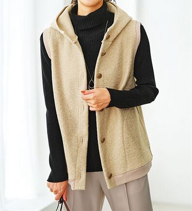BELLUNA（ベルーナ）の「ループ風素材フード付ベスト（ベスト）」