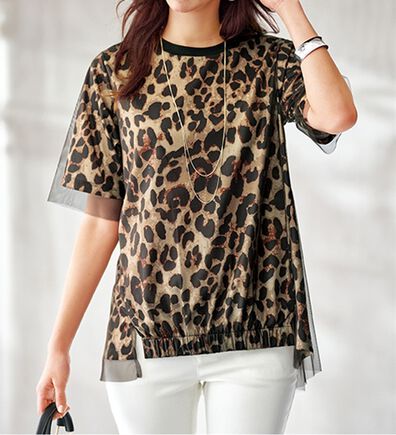 BELLUNA（ベルーナ）の「チュール重ねアニマルプリントプルオーバー（カットソー）」