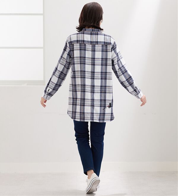 BELLUNA（ベルーナ）の「【あったか】裏フリース素材ネコ刺しゅうシャツチュニック（チュニック）」｜詳細画像