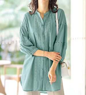 BELLUNA（ベルーナ）の「刺しゅうレース切替シャツチュニック（チュニック）」｜詳細画像