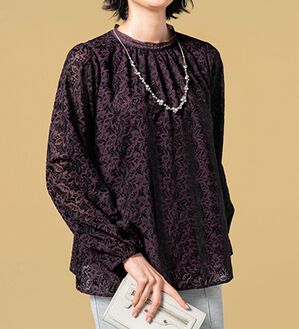 VINNO（ヴィノ）の「ハイネック刺しゅうレースブラウス（ブラウス）」｜ワイン系