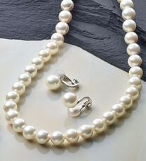 BELLUNA（ベルーナ）の「【２点セット】＜ＹＵＭＩ　ＫＡＴＳＵＲＡプロデュース＞着脱簡単シェルパール２点セット（ネックレス・ペンダント）」