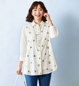 BELLUNA（ベルーナ）の「綿１００％水玉刺しゅうシャンブレーシャツチュニック（チュニック）」｜オフ白系