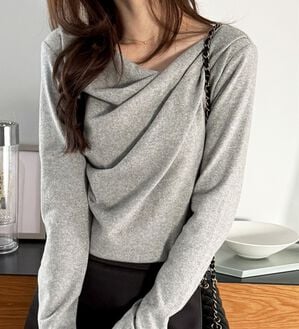 GeeRA（ジーラ）の「ドレープデザインカットソー（カットソー）」｜グレー