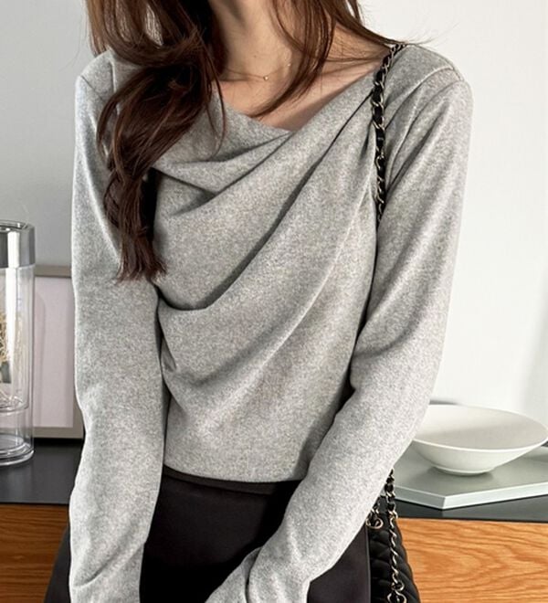 GeeRA（ジーラ）の「ドレープデザインカットソー（カットソー）」｜グレー