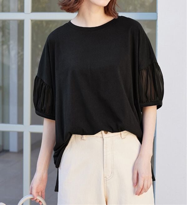 Viola e Viola（ヴィオラ エ ヴィオラ）の「【５つの機能付】ボリューム袖シフォン切替Ｔシャツ（Tシャツ）」｜ブラック