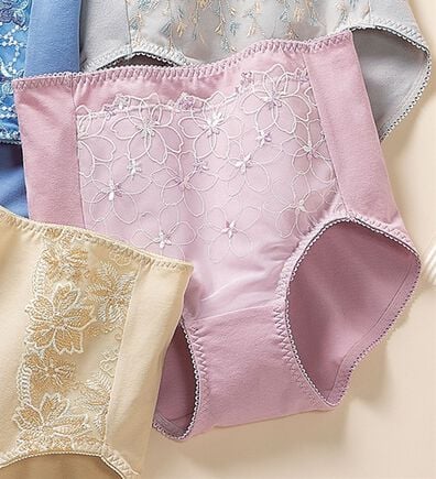 LAVIENNE（ラヴィエンヌ）の「綿９５％の華やかショーツ　単品（ショーツ）」