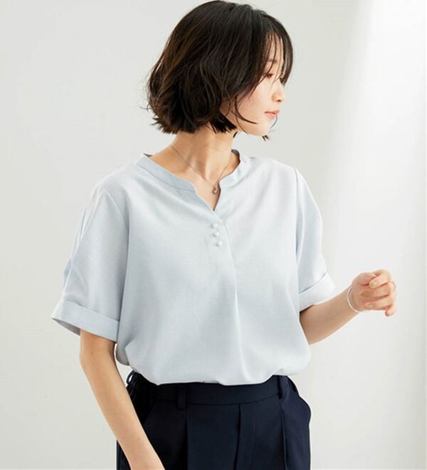 BELLUNA（ベルーナ）の「麻調合繊パール付タックデザインブラウス（ブラウス）」｜詳細画像