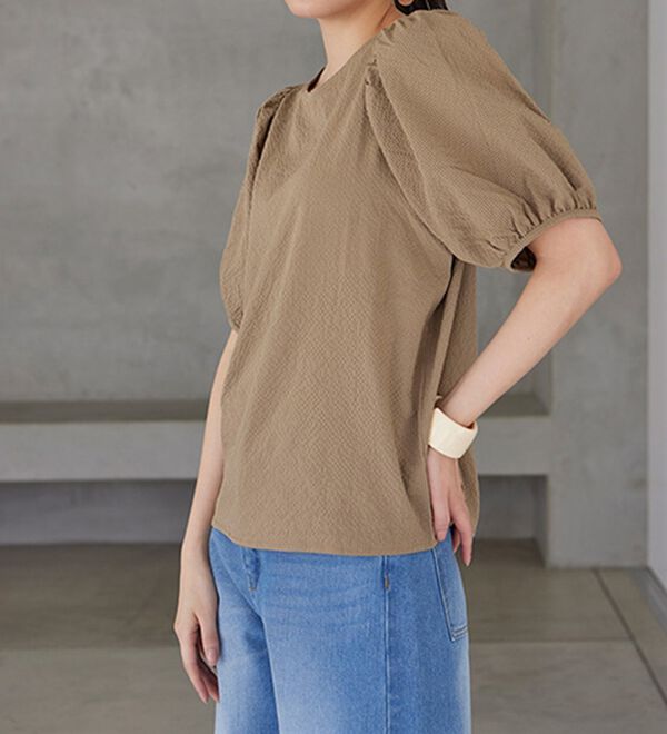 RANAN（ラナン）の「ひんやり！サッカー素材袖ボリュームブラウス（ブラウス）」｜詳細画像