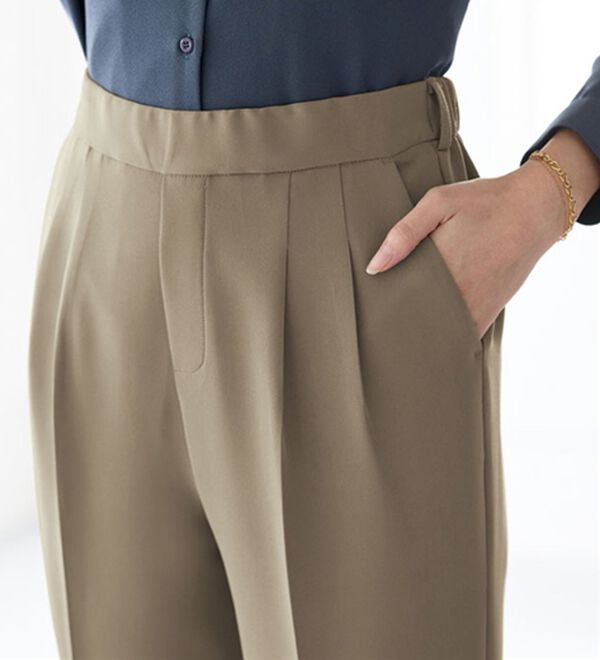 BELLUNA（ベルーナ）の「すっきり美脚タックテーパードパンツ（フルレングスパンツ）」｜詳細画像