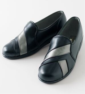 BELLUNA（ベルーナ）の「日本製やわらか素材の配色パンプス（パンプス）」｜ブラック