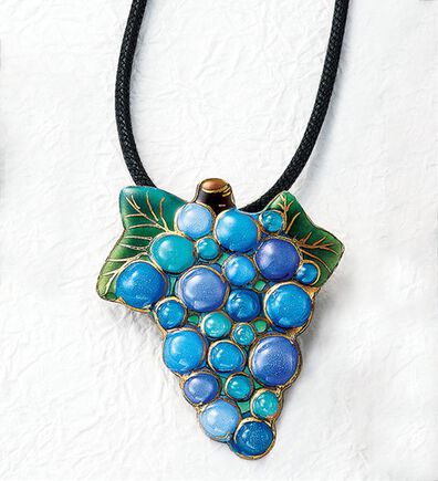BELLUNA（ベルーナ）の「日本の職人技！七宝焼き　ブドウ２ＷＡＹペンダント（ネックレス・ペンダント）」