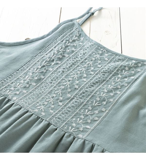 Viola e Viola（ヴィオラ エ ヴィオラ）の「Ｔシャツ付き刺しゅうキャミソールトップス（カットソー）」｜詳細画像