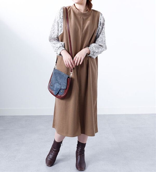 BELLUNA（ベルーナ）の「袖切替デザインハイネックワンピース（カットソーワンピース）」｜モカ系