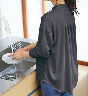 LAVIENNE（ラヴィエンヌ）の「家事にぴったりピンタックシャツ（シャツ）」｜チャコール