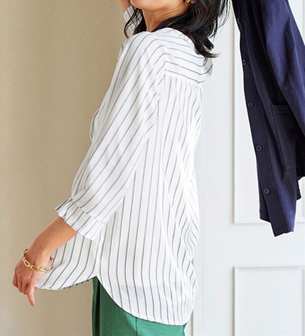 BELLUNA（ベルーナ）の「ひんやり機能付！袖タックキーネックブラウス（ブラウス）」｜詳細画像