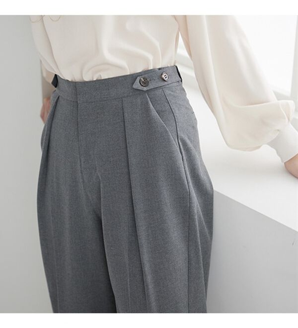 BELLUNA（ベルーナ）の「ボタン使いウエスト調節テーパードパンツ（テーパードパンツ）」｜詳細画像