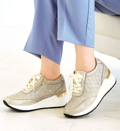 BELLUNA（ベルーナ）の「４Ｅ厚底キルティング風スニーカー（スニーカー）」