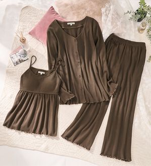 YU'NOW（ユナウ）の「【３点セット】カップ付ワッフルキャミソールルームウェアセット（パジャマ・ルームウェア）」｜ブラウン