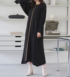 RANAN（ラナン）の「ボリューム袖アウトシームニットワンピース（ニットワンピース）」｜ブラック／ブラック（クルー）