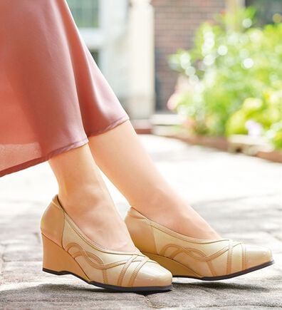 BELLUNA（ベルーナ）の「４Ｅエレガンス切替パンプス（パンプス）」