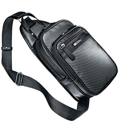 「＜ＦＲＵＨ（フリュー）＞リアルカーボン　ボディバッグ（その他メンズバッグ）」